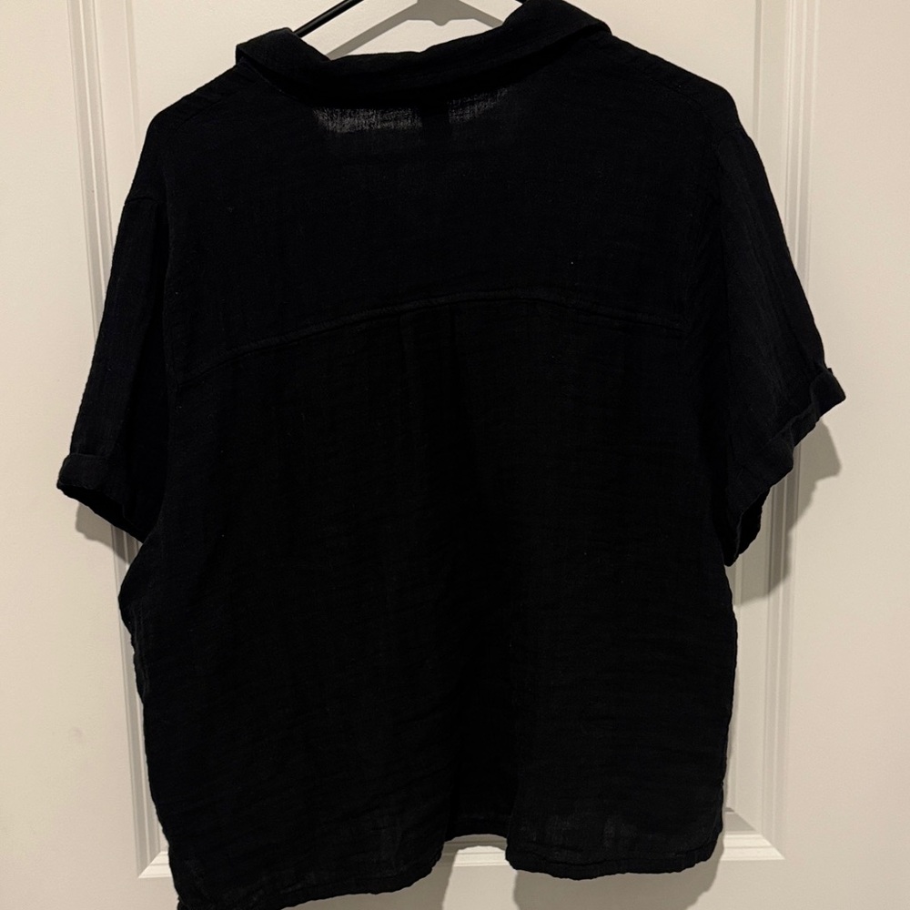 Old Navy Men's Black Button Down Shirt - Picture 3 of 4